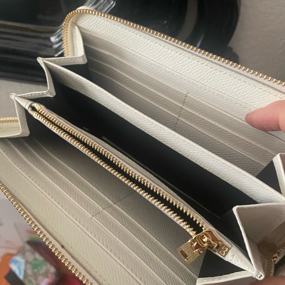 DG RARE Ltd Edition Tropical Rose Zippy Wallet NWOT - Picture 3 of 5